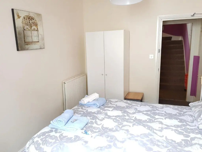 17 Bridge St, 3 bedroom flat