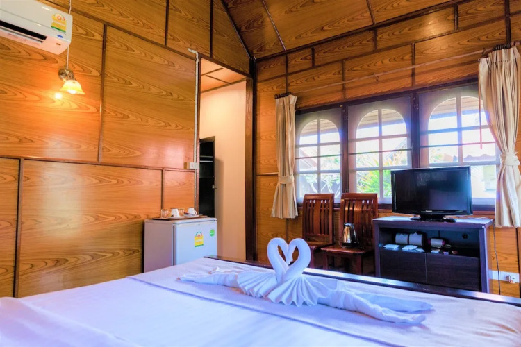 Bangrak Pier Bungalow