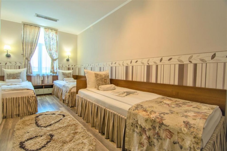 Standard Triple room