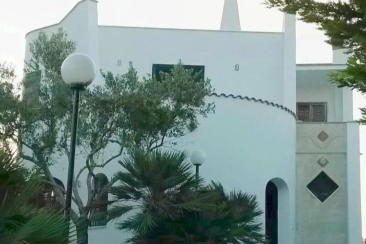 4 Bedrooms Cottage