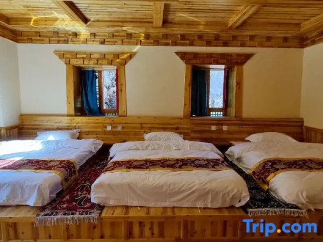 Standard Triple room with view