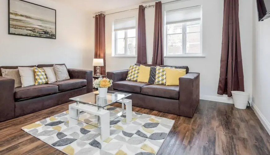 2 Bed Apartment Sleeps 5 - Wifi, Free Parking