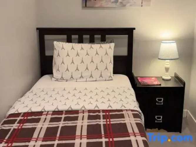 Spacious-Cozy 2Bed Condo in Square Ones Misissauga