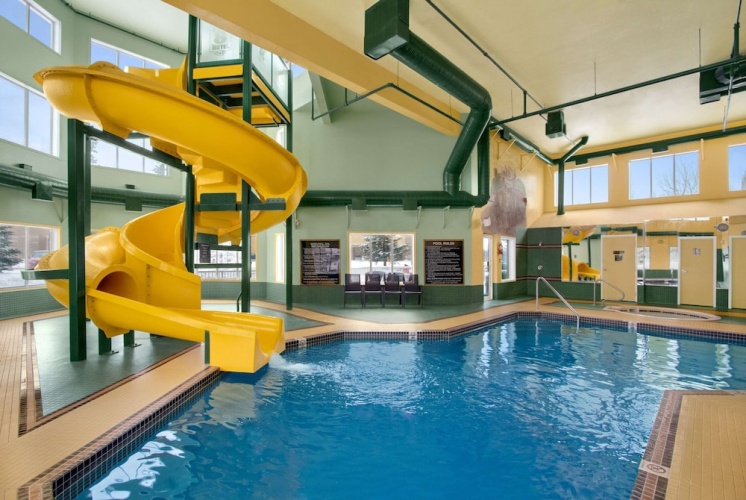 Super 8 by Wyndham Calgary Shawnessy Area photo 15