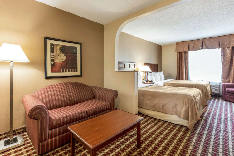 Quality Suites Paducah I-24