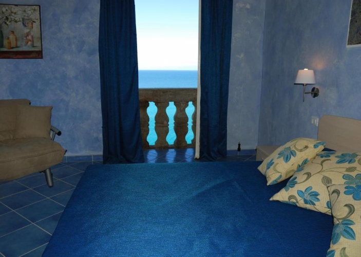 Standard Triple room with sea view