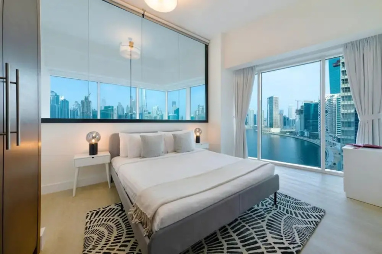 Spectacular Duplex Apt w Canal Views