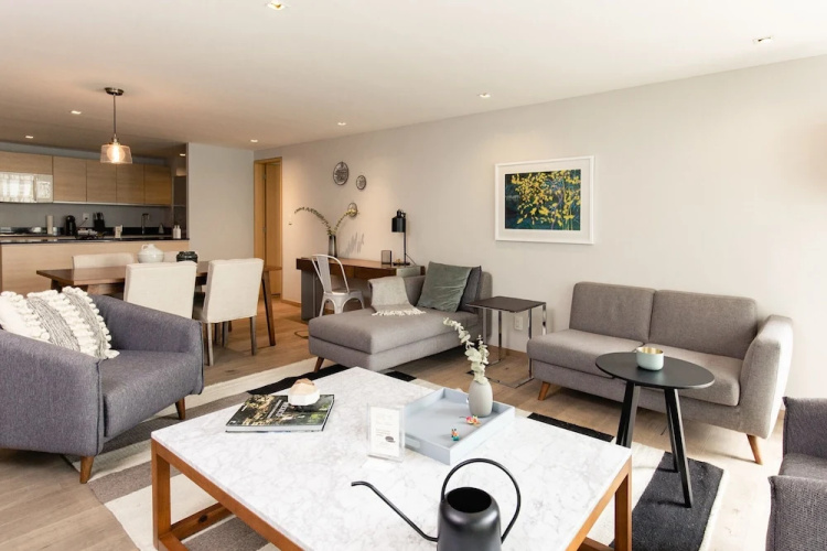 Executive 1BR Oasis With Kitchen & Private Balcony