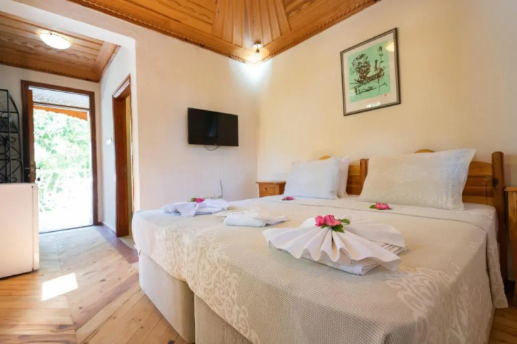Dort Mevsim Butik Otel