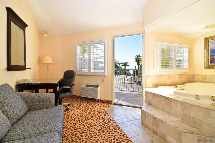 Laguna Brisas - A Beach Hotel