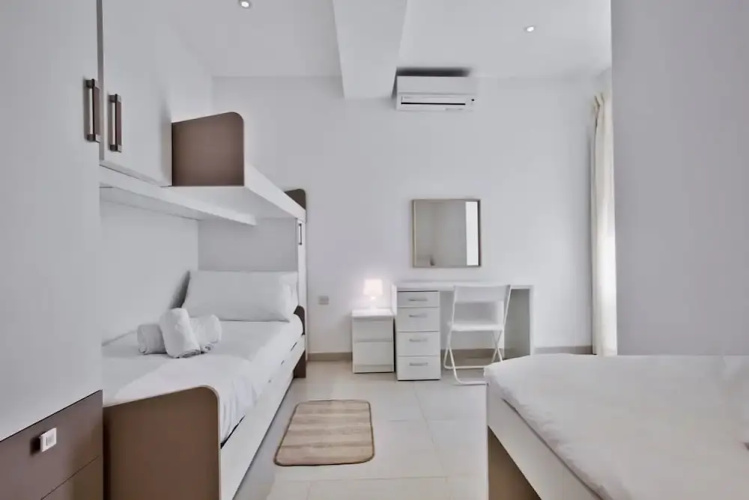 Stunning Sliema 2 Bed Apt Meters Away From Beach