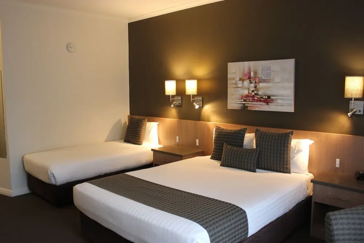 Deluxe Triple Suite