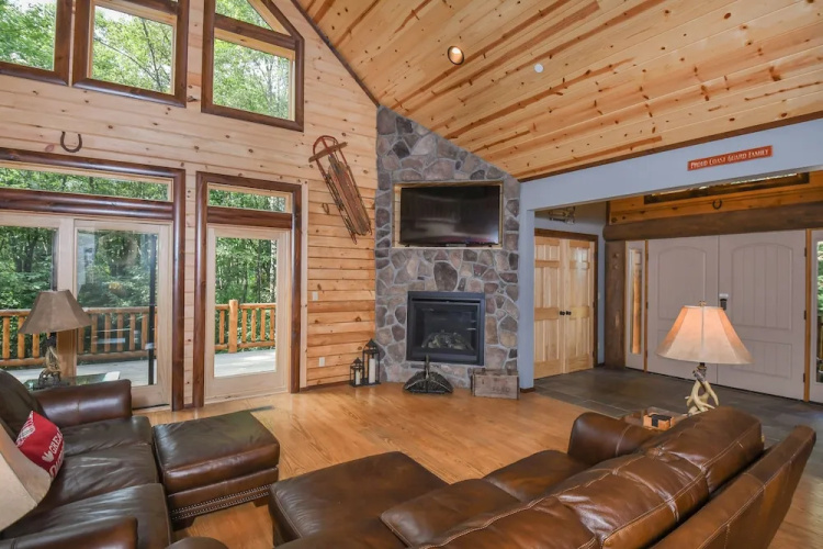 Hemlock Hideaway 6 Bedroom House