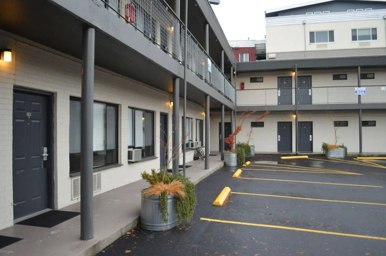 The Grove West Seattle Inn