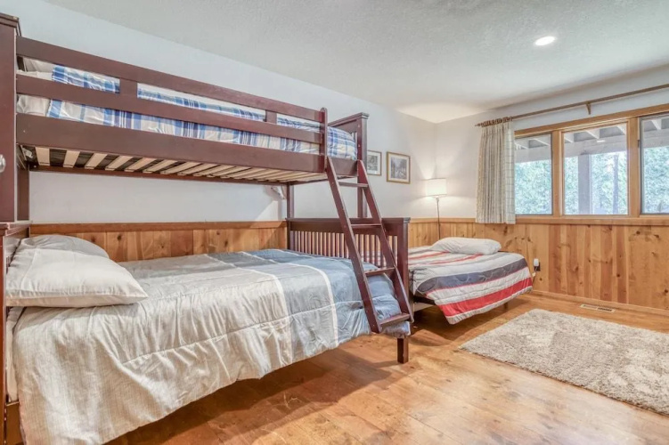 Sunriver Treehouse
