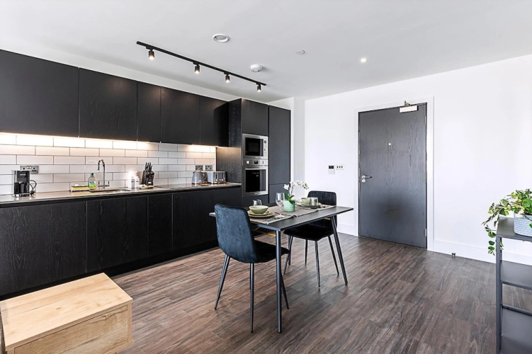 Sky-High Studio with Stunning Views