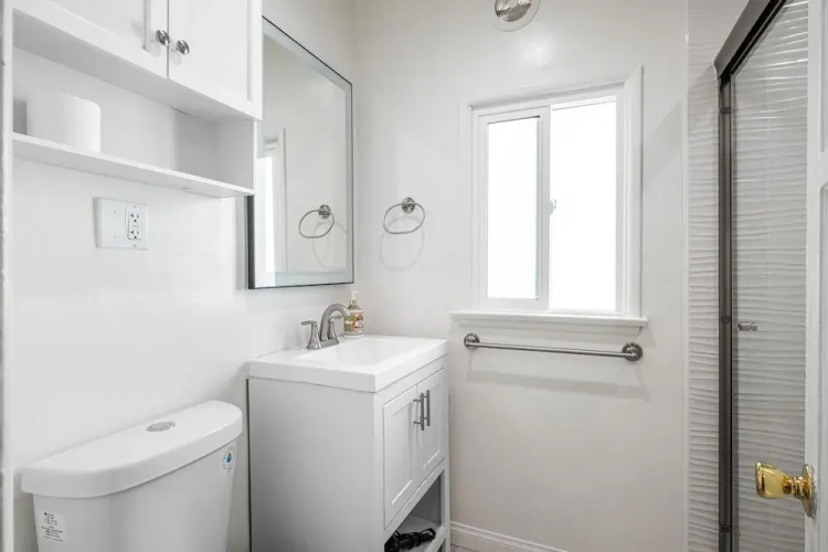 Beachside Apt With Laundry Steps to the Shore
