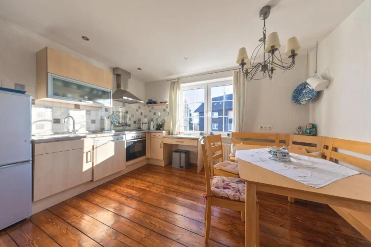 5 Bedrooms Cottage