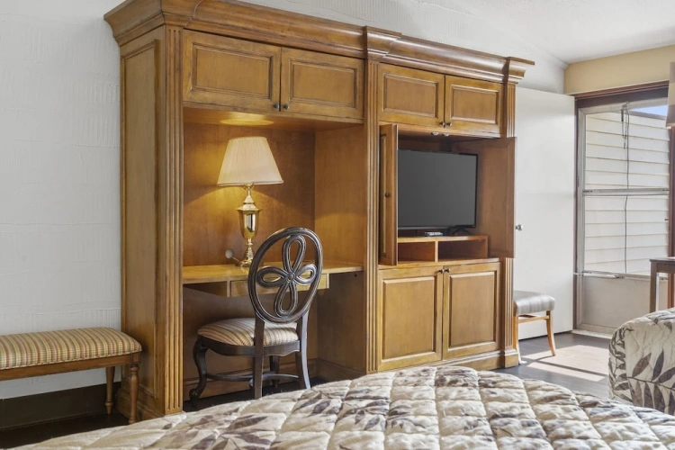 Standard Quadruple room with lake view