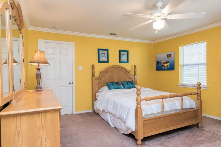 112 E Amberjack Duplex #1-2 - 6 Br apts by RedAwning