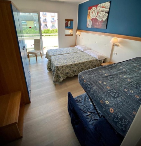 Standard Triple room with balcony