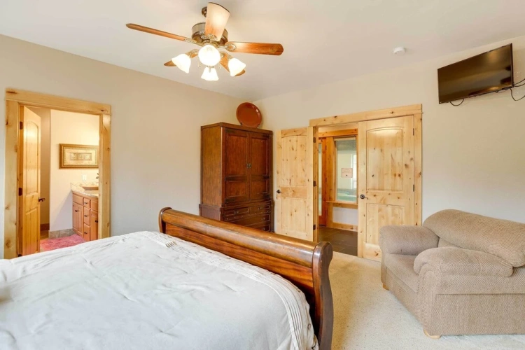 5 Bedrooms Cottage