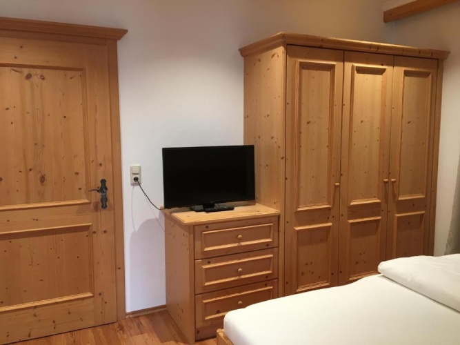 3 Bedrooms Apartment