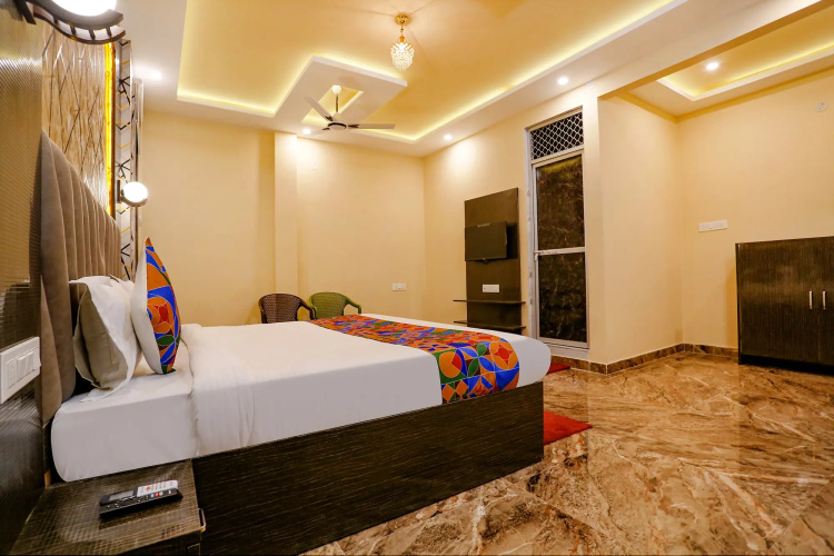 Fabhotel Occazia Palace