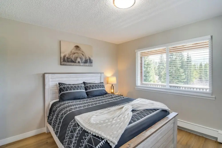 3BR Riverfront Retreat! Mtn Views, Community Perks