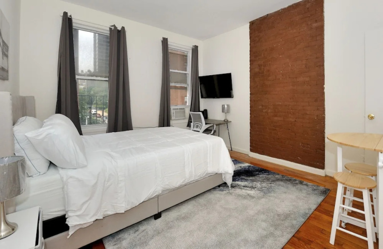 Cozy Studio Steps to Central Park Upper E Side