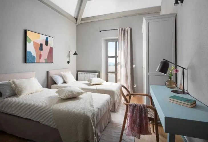 4 Bedrooms Villa