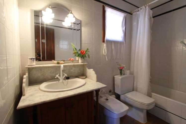 4 Bedrooms Cottage