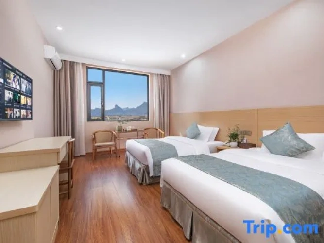 Standard Twin room with mountain view