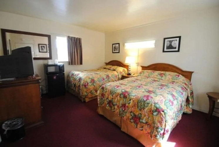 Lee High Inn