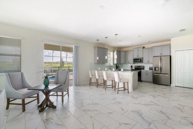 Glamorous 6-Bed With Private Pool/Spa home