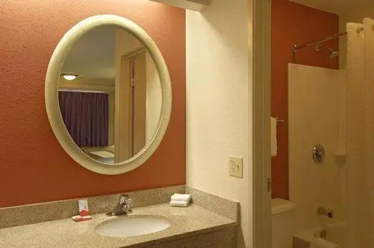 Red Roof Inn Pine Bluff