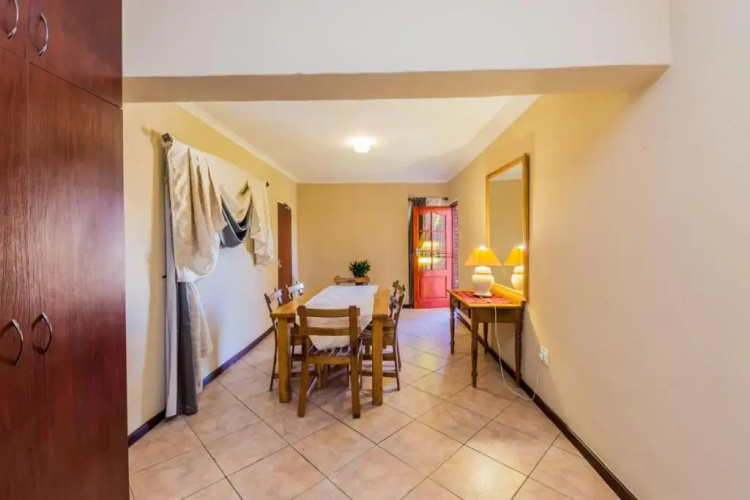 Ajee B&b