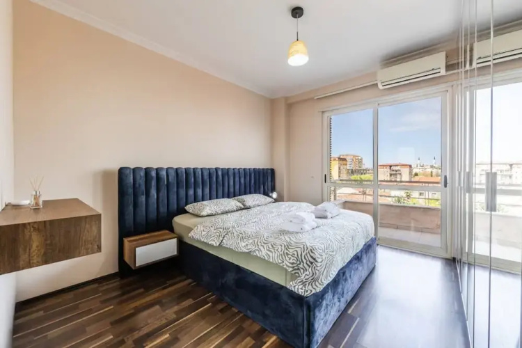 Spacious City-view Apartment Overlooking Shkod r