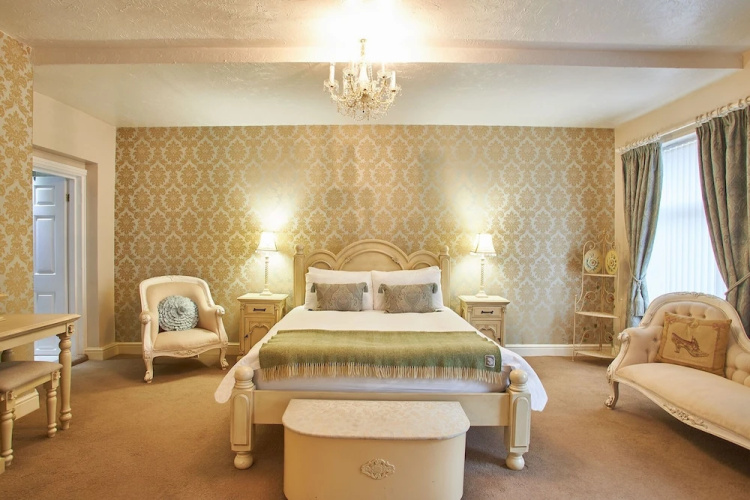 Host Stay Regency Mansions Apartment