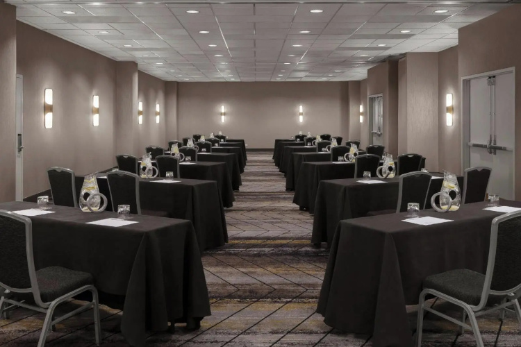 Renaissance Chicago North Shore Hotel photo 15