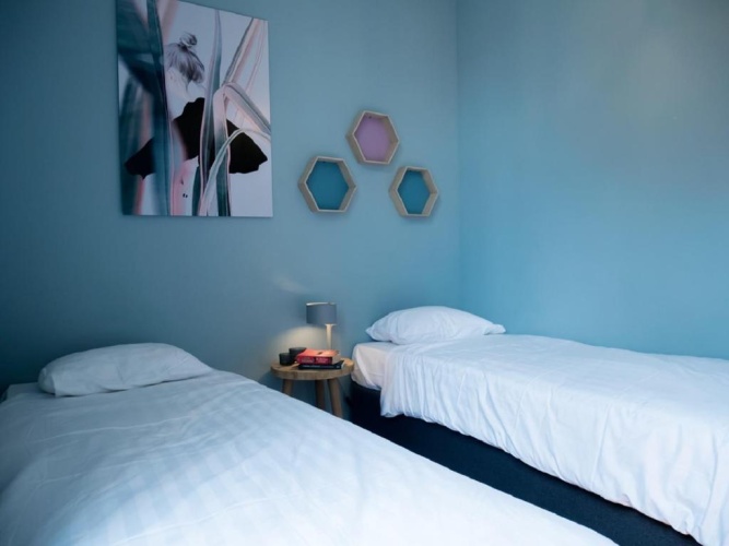 2 Bedrooms Apartment