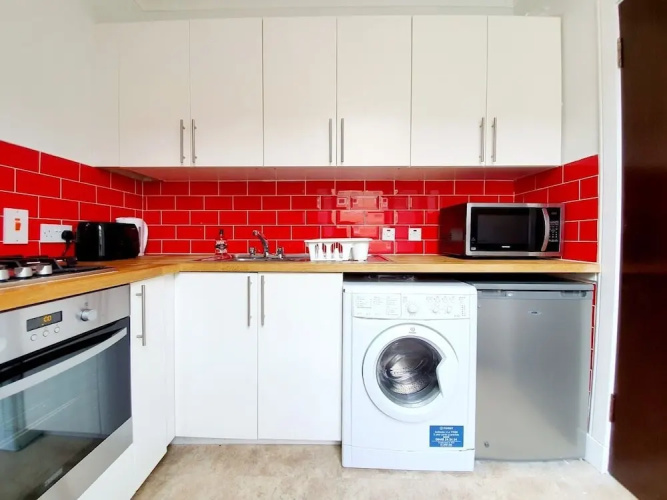 Bright Cosy Flat Close by Tourist Spots