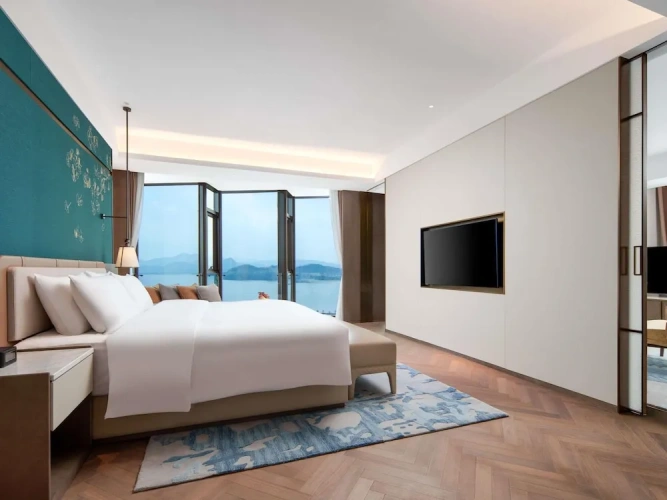 Superior Double Club Suite with lake view