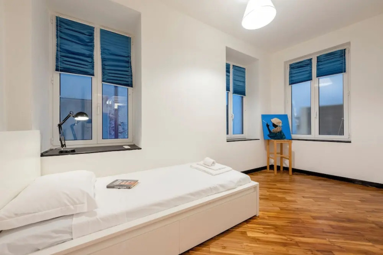 Charming Flat Next to Genoa's Aquarium