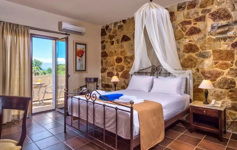 Mistral Hotel - Singles Only