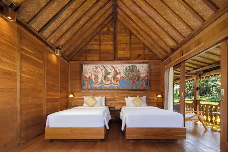 Devani Resort Sidemen