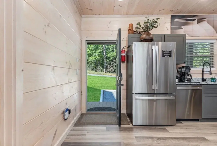 Abide 3 Bedroom Cabin by RedAwning