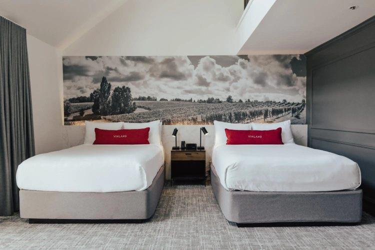 Vinland Hotel and Lounge