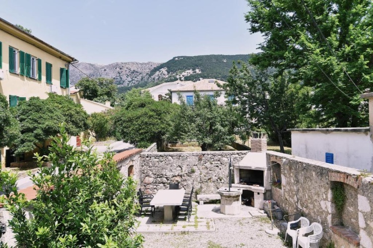 2 Bedrooms Apartment with sea view