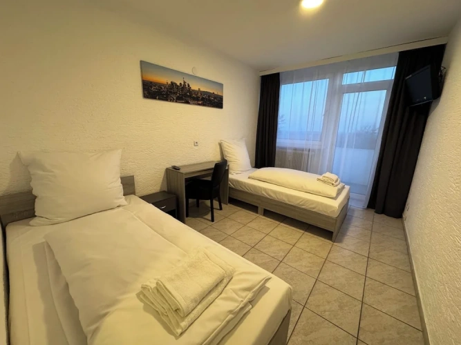 Standard Twin room with balcony
